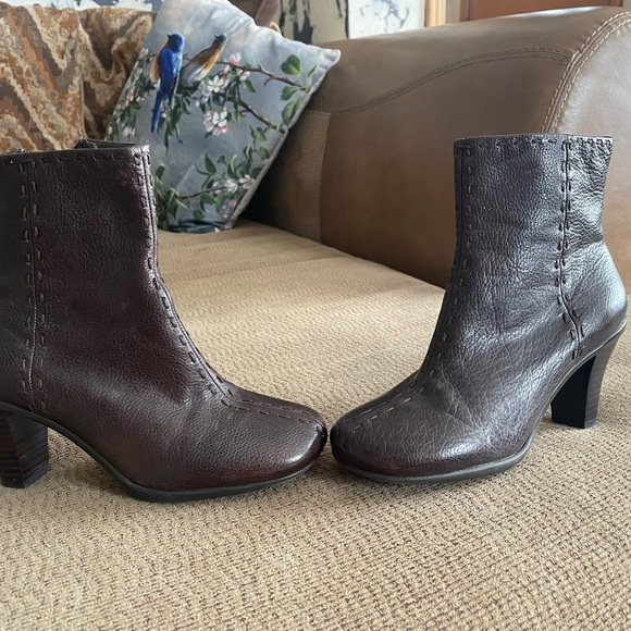 Arturo Chiang Brown Women’s Size 6 Ankle Booties - Picture 3 of 8